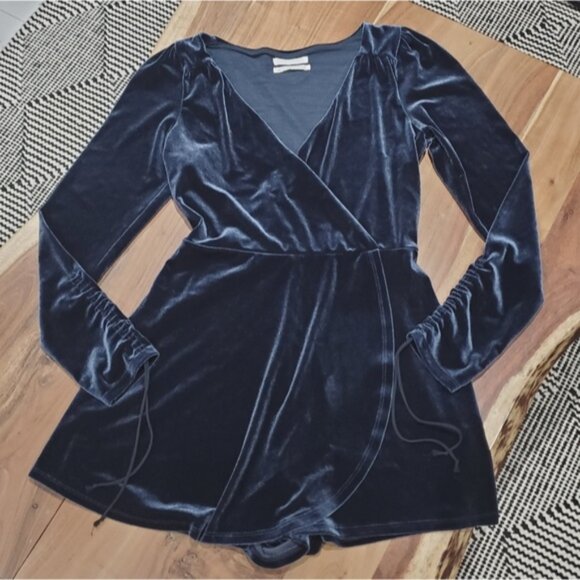 Urban Outfitters Surplice Romper Skort Jumper Shorts in Velvet Indigo- M - Picture 4 of 16